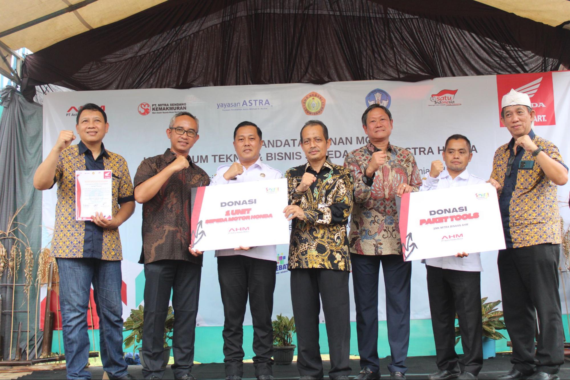 Yayasan Astra - Yayasan Pendidikan Astra Michael D. Ruslim dan Astra Honda Motor Kolaborasi Wujudkan Link &amp; Match di SMKN 1 Leuwidamar
