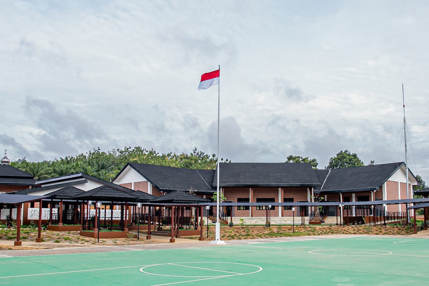 SMPN 13 Borong